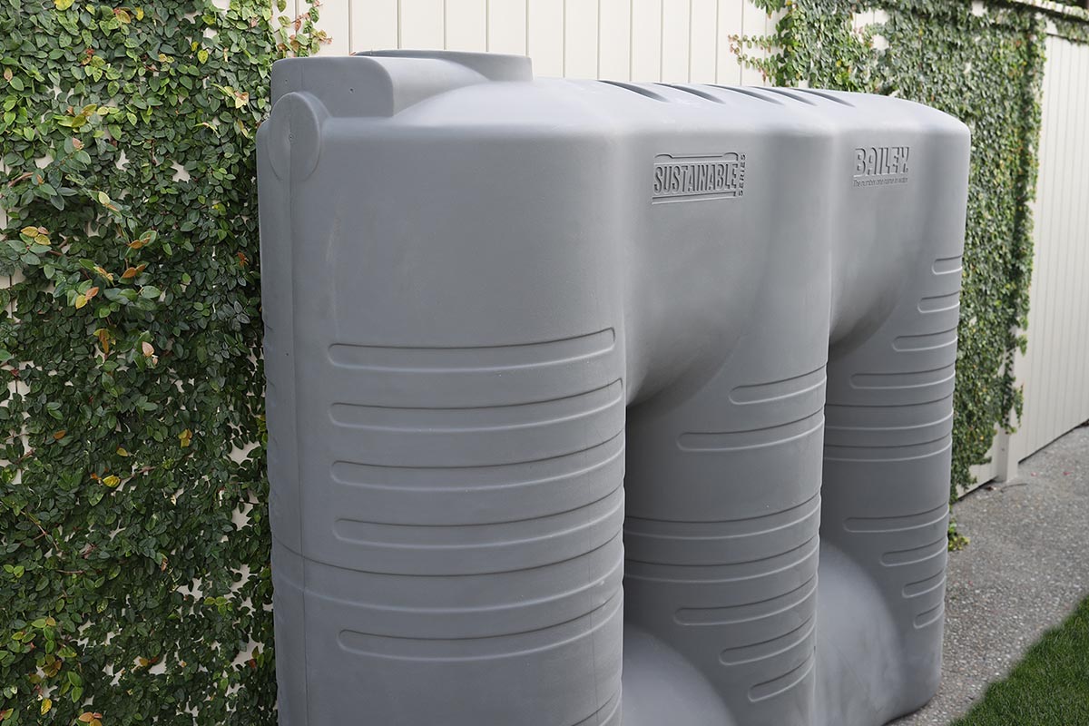 Backyared fence with bailey tanks sustinable slimline water tank in light grey